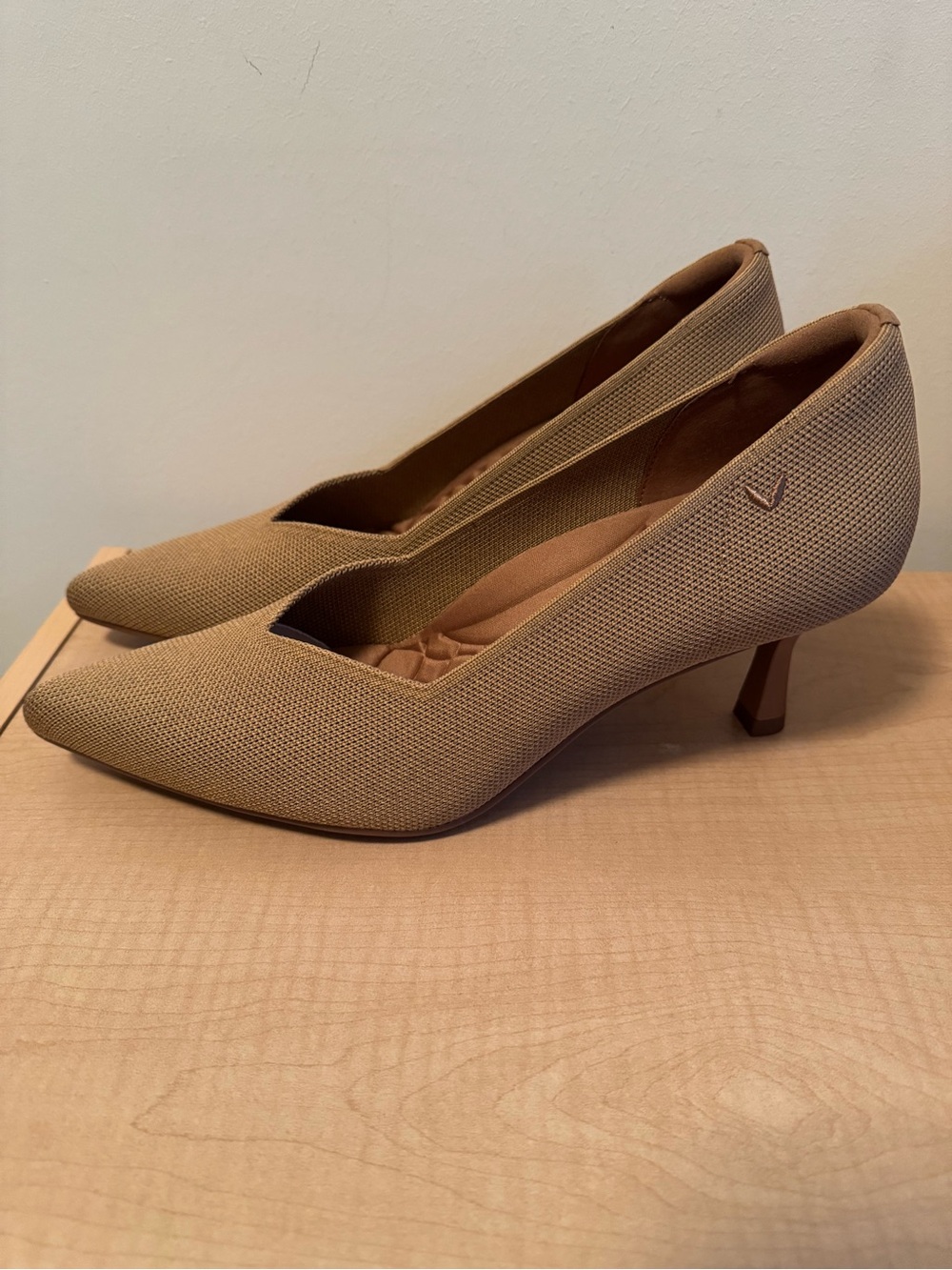 Vivaia Pointed Toe Mid Heels 40.5